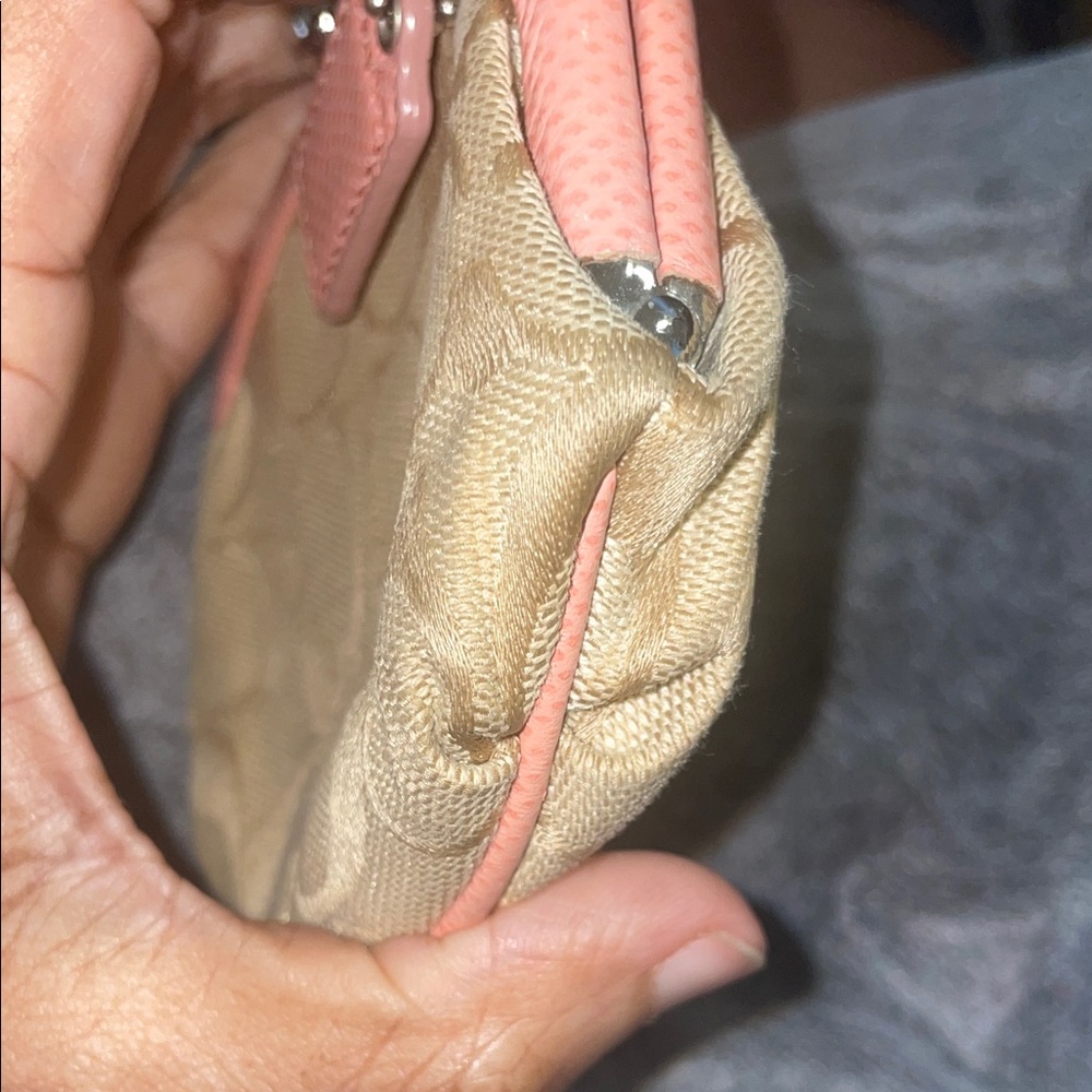 Coach Coral Pink and Beige Signature Kiss-Lock Coin Purse With Hangtag - Picture 3 of 7